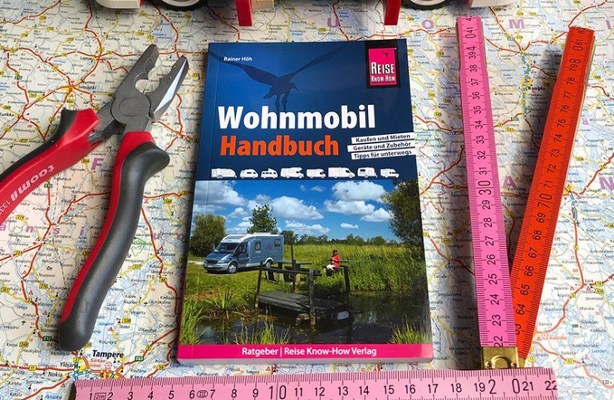 Wohmobil-Handbuch mit Werkzeug